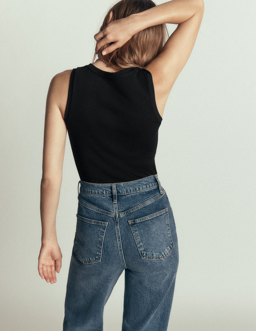 Essential V Neck Vest-Black